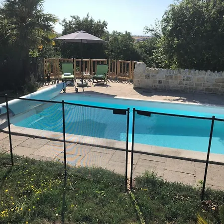 Le Jardin Des Bosquets Bed and breakfast 4*